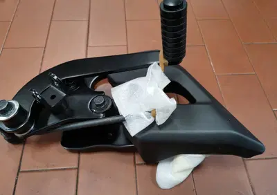 PEDANA ORIGINALE KAWASAKI VULCAN 650 (DX E SX) - Annuncio 8041053
