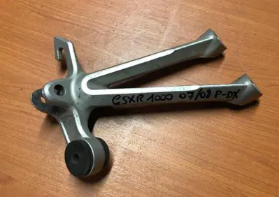 Supporto pedana posteriore destra Suzuki GSXR 1000 - Annuncio 8079710