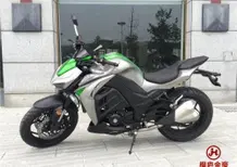 Ehi, una Kawasaki Z1000... ah, no, è una Yamax Z400!