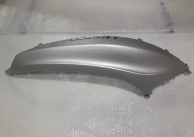 CARENA POSTERIORE DESTRA USATA PIAGGIO BEVERLY - Annuncio 8204599