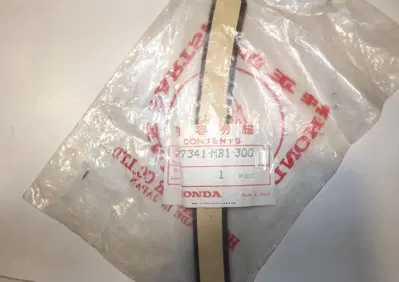 Adesivo copri maniglione post Vf750c 83 Honda - Annuncio 8204931