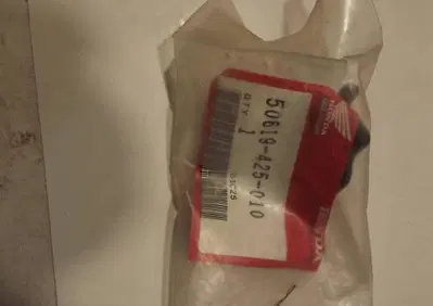 Fermo gommino poggiapiedi Honda - Annuncio 8204946