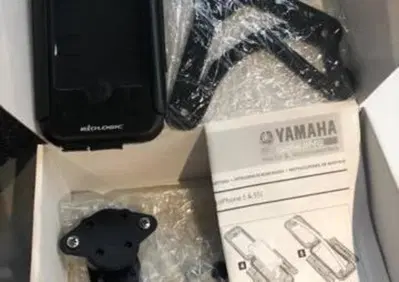 SUPPORTO IPHONE ORIGINALE YAMAHA MT-09 - Annuncio 8209140