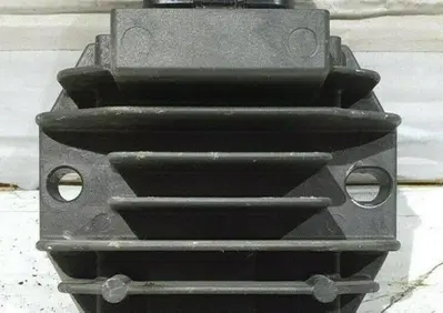 Regolatore di tensione 1090 ktm codice 60311034000 - Annuncio 8209191