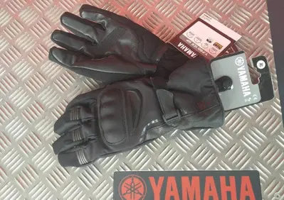 GUANTO ORIGINALE YAMAHA IXON NERO - Annuncio 8221726