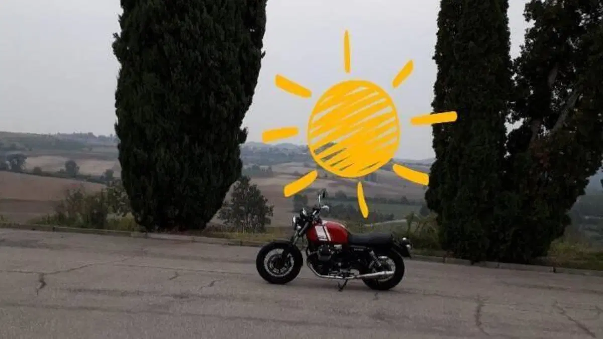 Moto Guzzi V7 II Special (2015 - 17)  (2)
