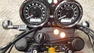 Moto Guzzi V7 II Special (2015 - 17)  (4)