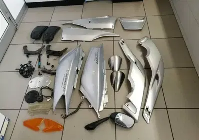 PEZZI VARI ORIGINALI YAMAHA TMAX 500 2001/06 - Annuncio 8253710