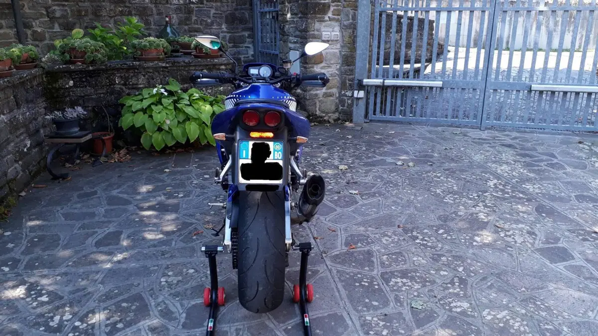 Yamaha YZF R1 (2000 - 01)  (2)