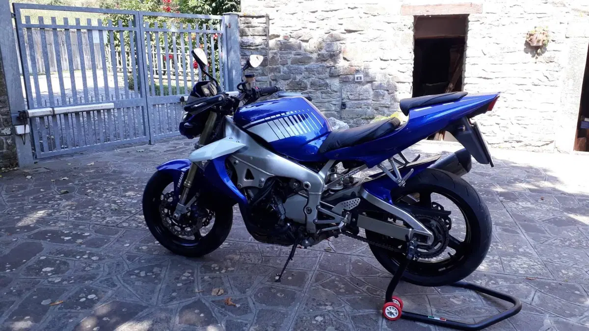 Yamaha YZF R1 (2000 - 01)  (3)