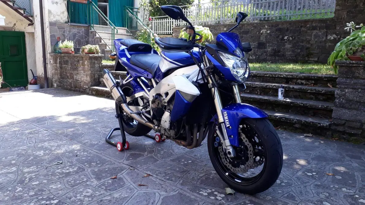 Yamaha YZF R1 (2000 - 01)  (4)
