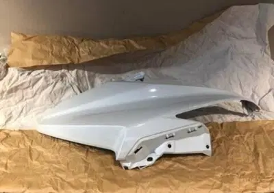 FIANCHETTO LATERALE PER TMAX 500 WHITE Yamaha - Annuncio 8280798