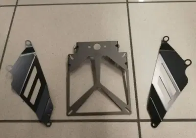 PORTA TARGA HONDA CBR 600/1000 RR '04/'05 Bergamaschi - Annuncio 8282836