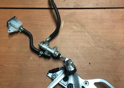 Pedana anteriore con pompa Suzuki GSX 1250 FA - Annuncio 8291984