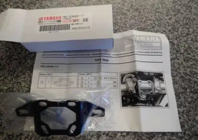 SOSTEGNO GPS ORIGINALE YAMAHA 1RC234A01100 - Annuncio 8331394