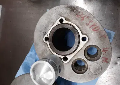 testa cilindro stornello 4 e 5 marce Moto Guzzi - Annuncio 8341195