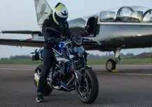 BMW F 900 R Force: serie limitata dedicata all'aviazione