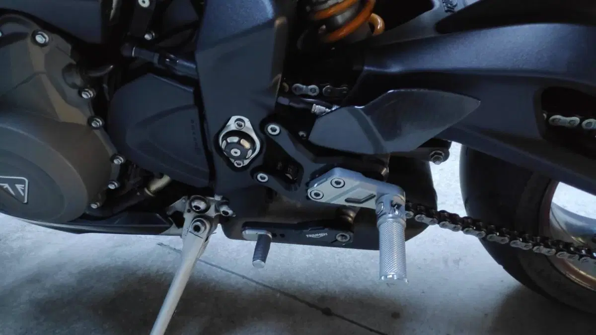 Triumph Street Triple RS (2017 - 19)  (8)