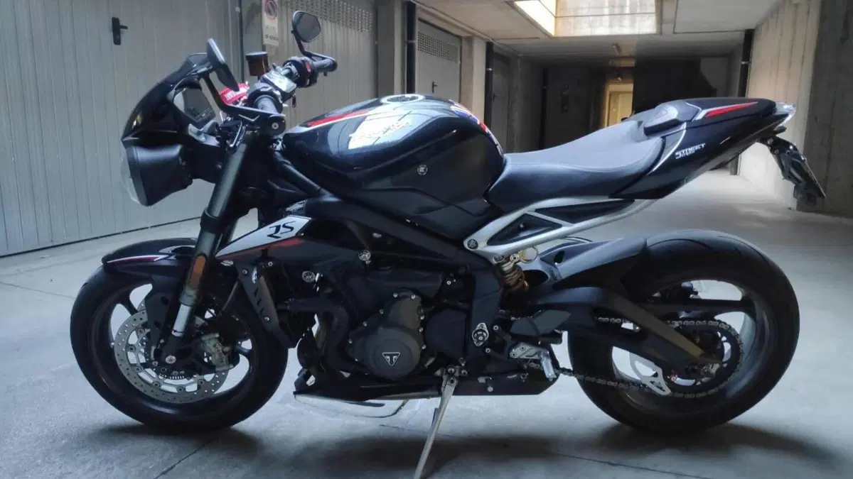 Triumph Street Triple RS (2017 - 19)  (6)