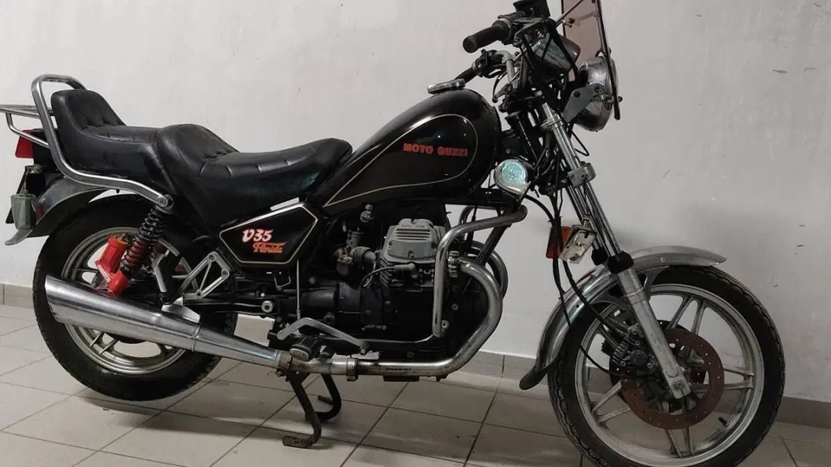Moto Guzzi   (2)