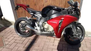 Honda CBR 1000 RR Fireblade (2008 - 11)  (2)