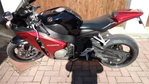 Honda CBR 1000 RR Fireblade (2008 - 11)  (6)