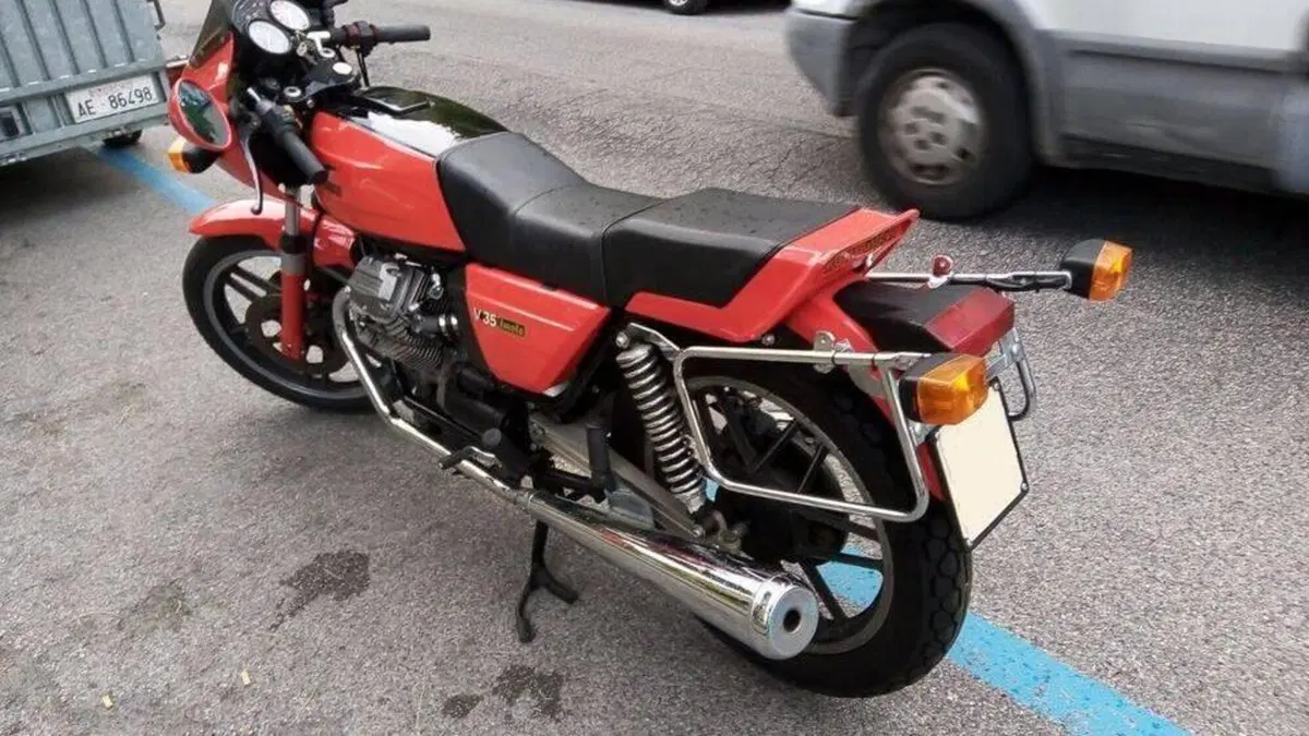 Moto Guzzi   (2)
