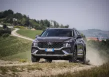 Prova Hyundai SANTA FE hybrid plug-in | Ibrida "alla spina" con 7 posti. Da 61.000 euro [VIDEO]