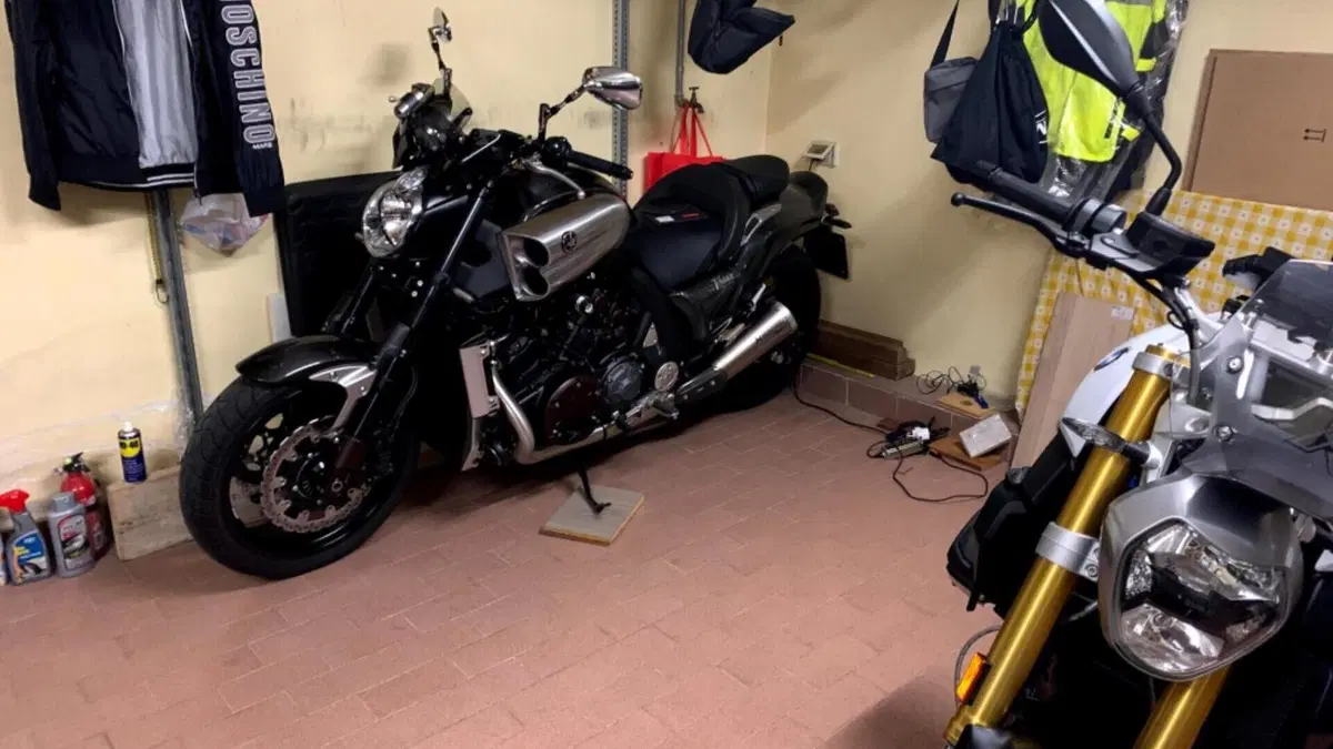 Yamaha VMAX Carbon (2015 - 16) 