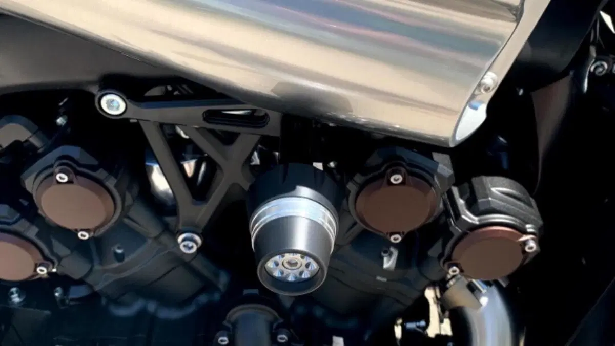 Yamaha VMAX Carbon (2015 - 16)  (3)