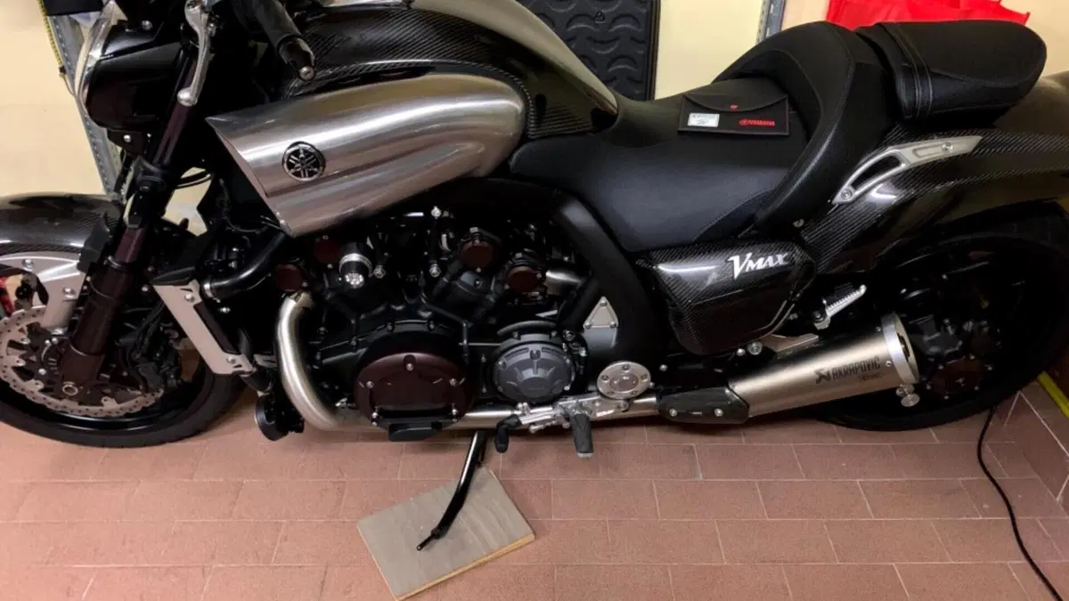 Yamaha VMAX Carbon (2015 - 16)  (5)
