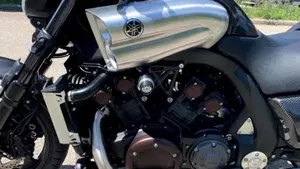 Yamaha VMAX Carbon (2015 - 16)  (6)