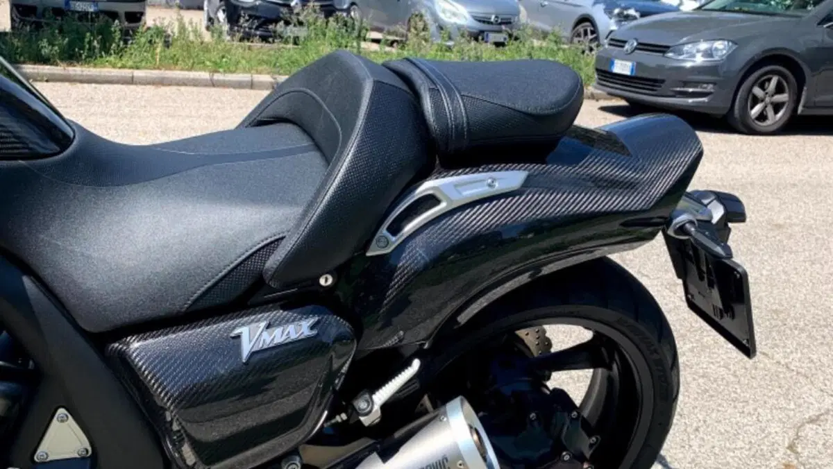 Yamaha VMAX Carbon (2015 - 16)  (9)