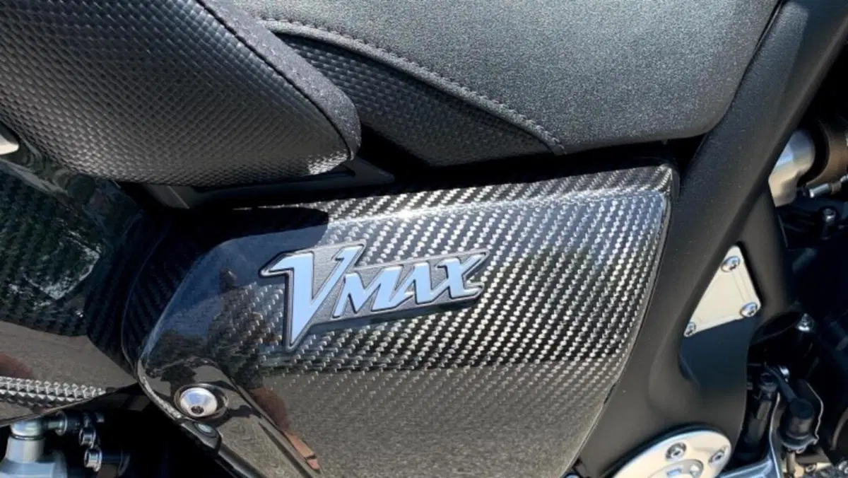 Yamaha VMAX Carbon (2015 - 16)  (10)