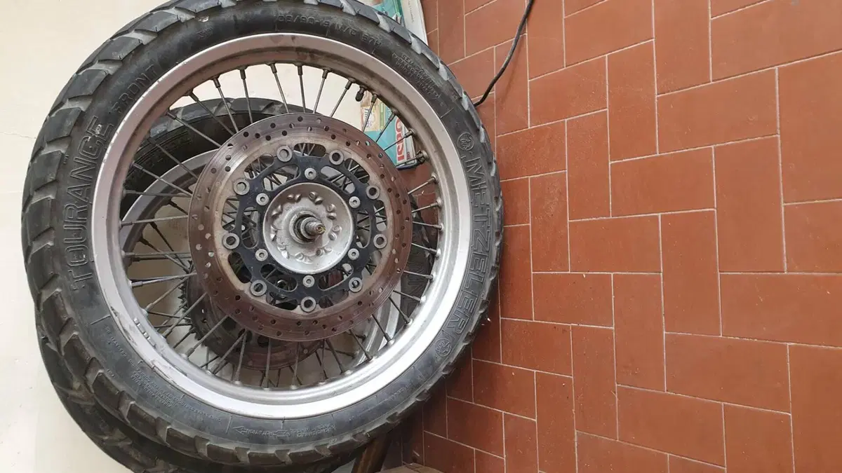 Suzuki XF 650 Freewind (1997 - 03)  (6)