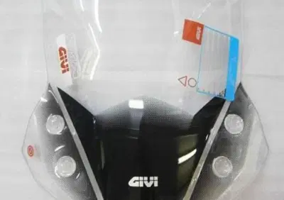Parabrezza GIVI D3112ST per V-STROM 650 '17-'20 - Annuncio 8494474