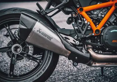 KTM AKRAPOVIČ "SLIP-ON LINE" SUPER DUKE R 20/21 Akrapovic - Annuncio 8514077