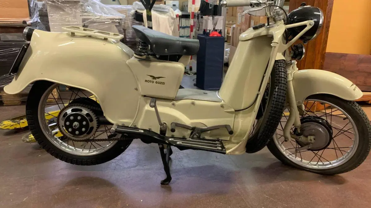 Moto Guzzi   (8)