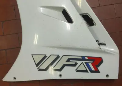 Carena sinistra Honda vfr 750 - Annuncio 8575038