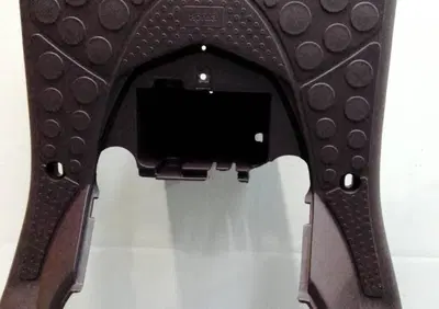 PIANALE POGGIAPIEDI APRILIA SONIC AP8239294 - Annuncio 8581085