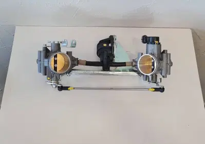 Moto Guzzi gruppo corpo farfallati GU05112530 - Annuncio 8211938