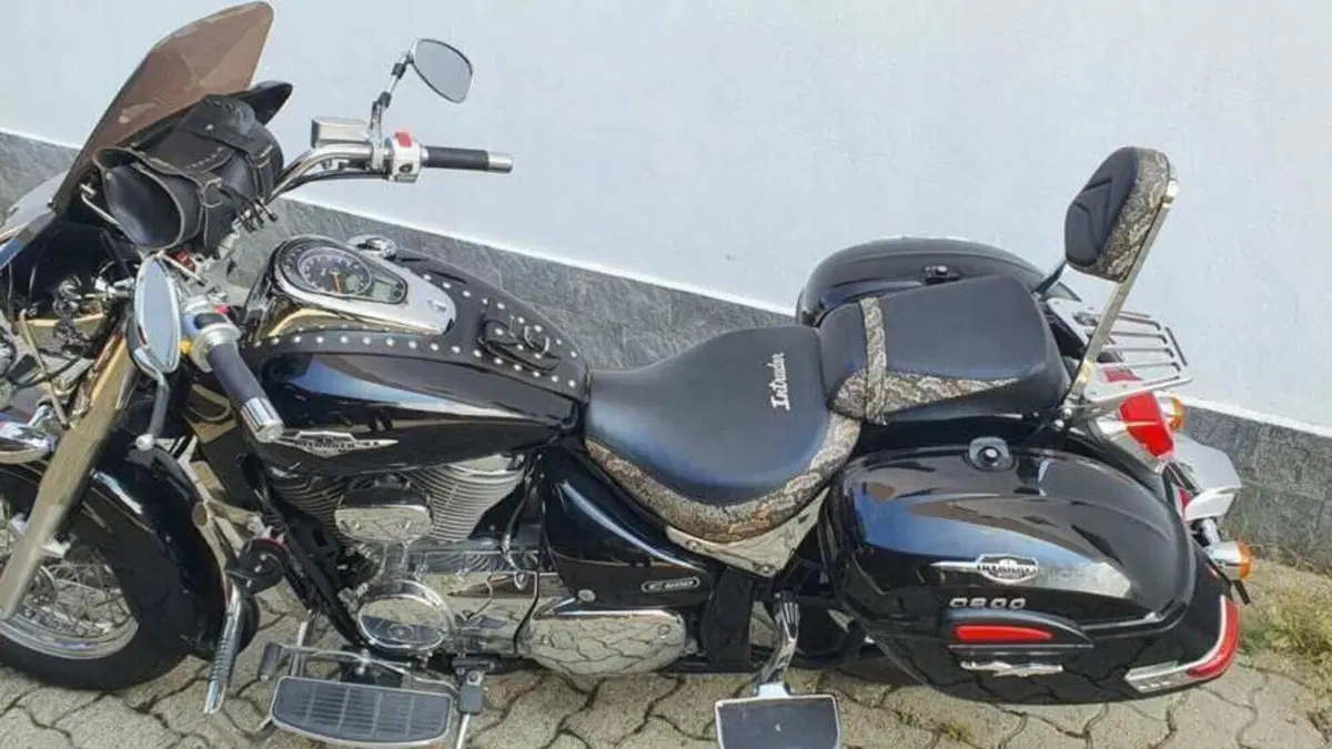 Suzuki Intruder 800 C B (2015 - 17)  (8)