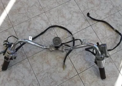 Manubrio completo con strumento contakm shadow 50 Honda - Annuncio 8596454