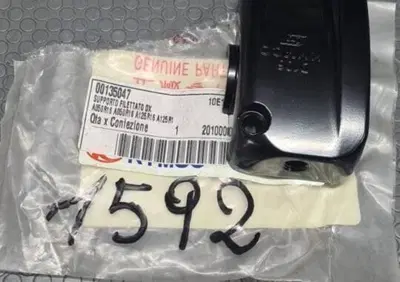 SUPPORTO FILETTATO DX AGILITY TUTTI Kymco - Annuncio 8616817