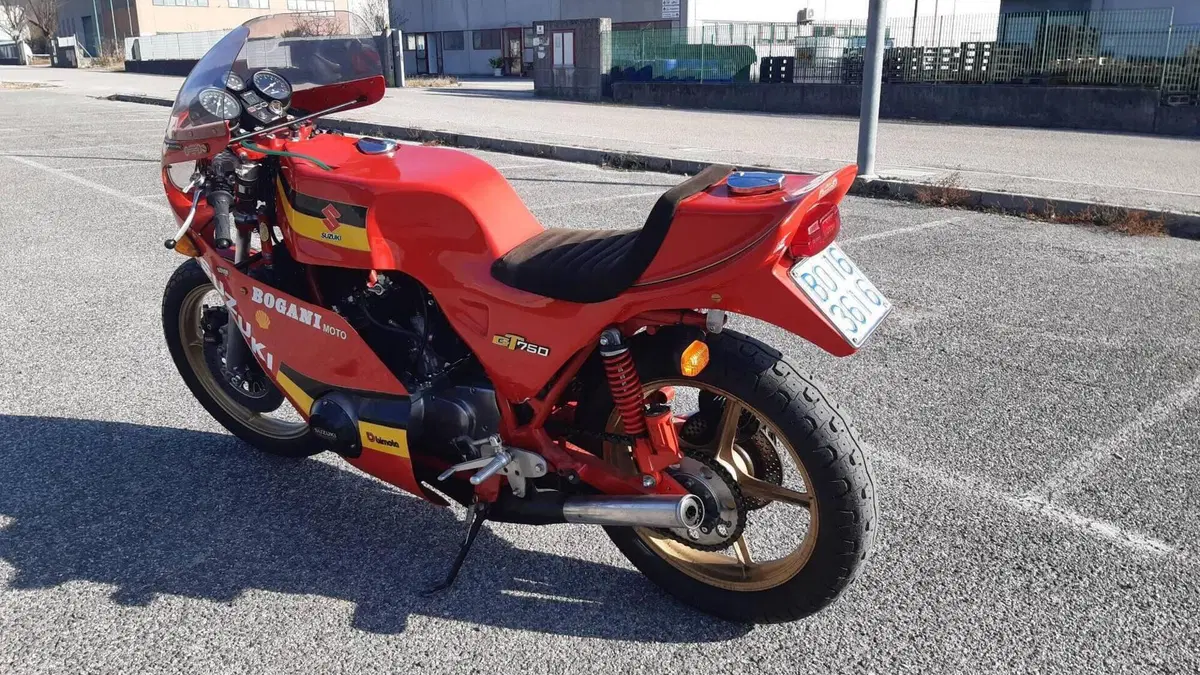 Suzuki   (4)