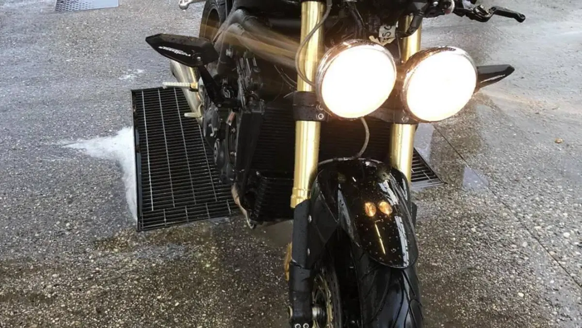 Triumph Speed Triple 1050 (2005 - 11)  (3)
