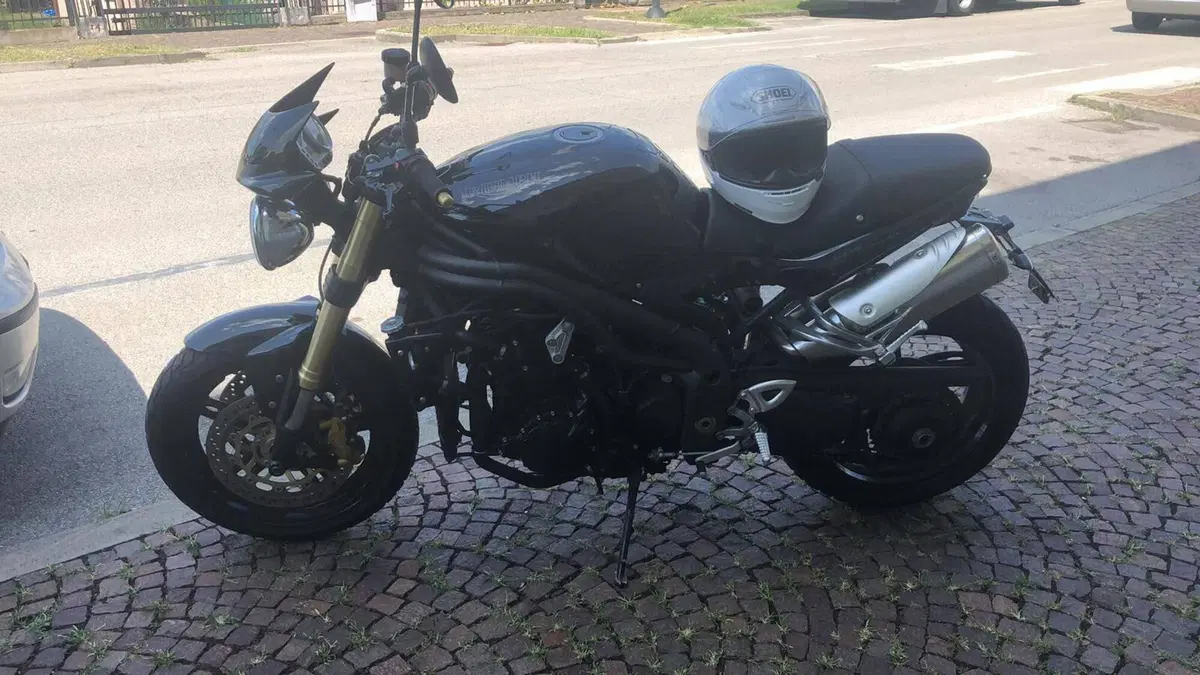Triumph Speed Triple 1050 (2005 - 11)  (8)
