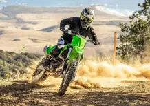 Novità per la Kawasaki KX250X edizione 2023. Foto e dati