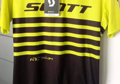 MAGLIA SCOTT CON ZIP E MEZZE MANICHE. CODICE 27528 - Annuncio 8902975