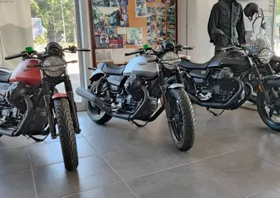 Moto Guzzi V7 Stone (2021 - 24) - Annuncio 8948901